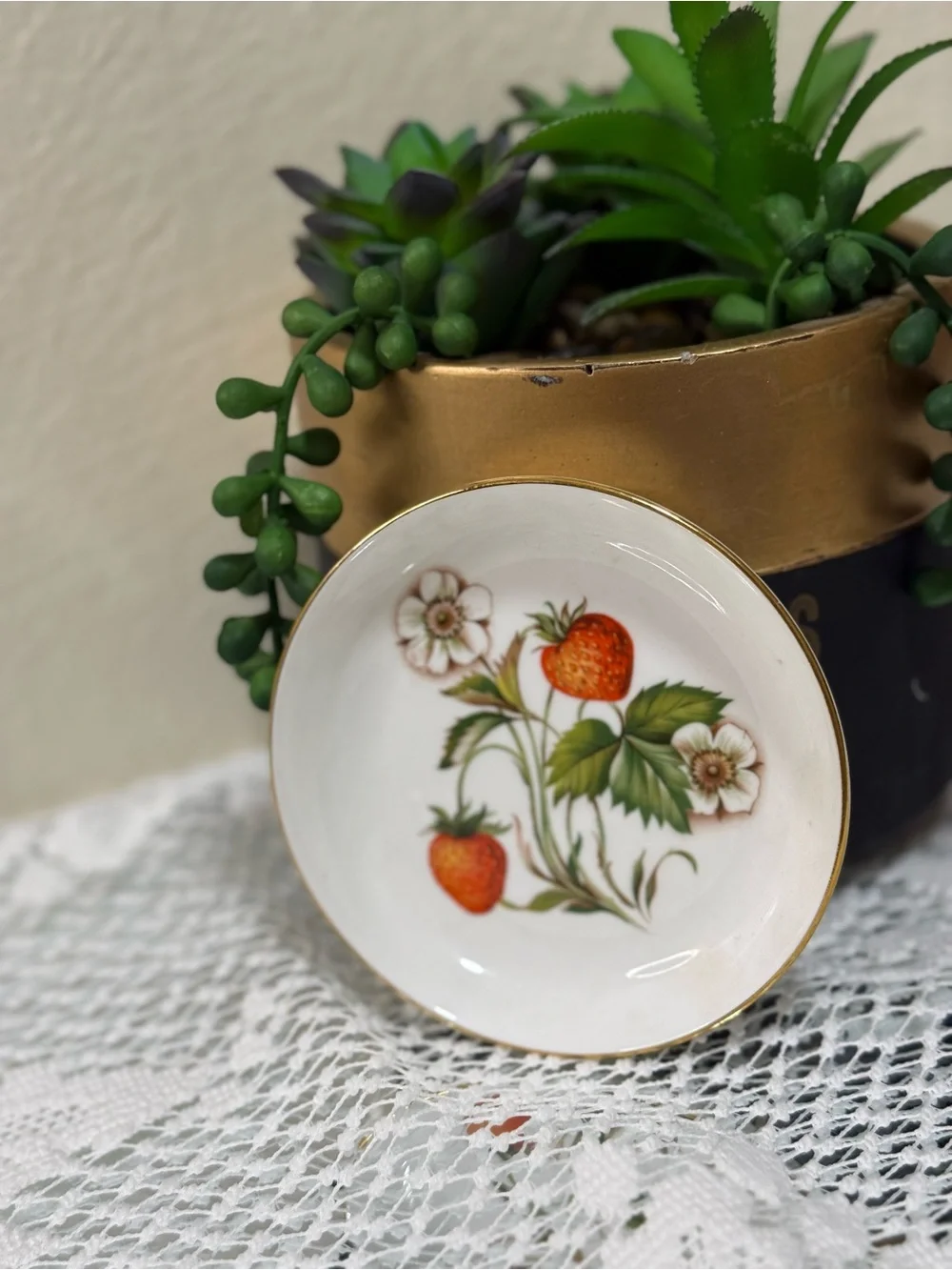 Oakley China Ltd Bone China Strawberry Butter Pat Plate 3.5